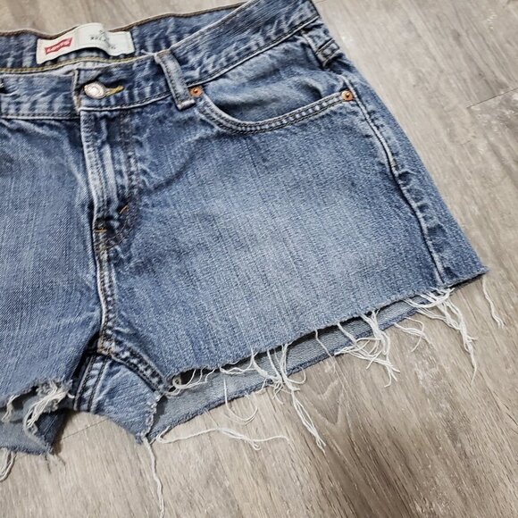 Levis 550 Relaxed Cutt Off Jean Shorts Sz 32 - Picture 3 of 8